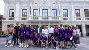 Los alevines del Guadalajara Basket celebraron la copa regional con Ana Guarinos