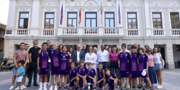 Los alevines del Guadalajara Basket celebraron la copa regional con Ana Guarinos
