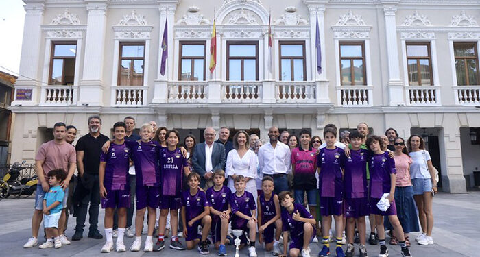 Los alevines del Guadalajara Basket celebraron la copa regional con Ana Guarinos