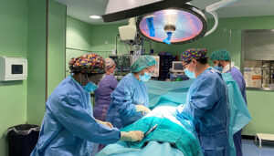 Los cirujanos pediátricos de Albacete operan a los niños de Cuenca en el Hospital Virgen de la Luz gracias al trabajo en red