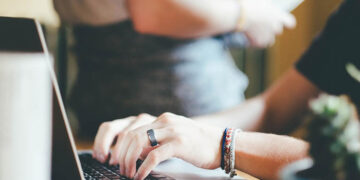 Más de 1.400 personas han participado en los cursos de capacitación digital en Centros de Educación de Personas Adultas organizados por el Gobierno regional
