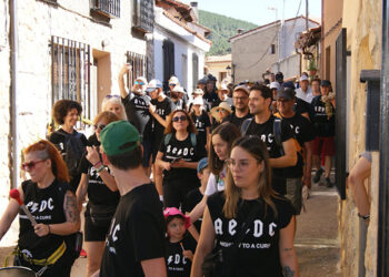 Más de 200 personas marchan en Muriel por las deficiencias de creatina