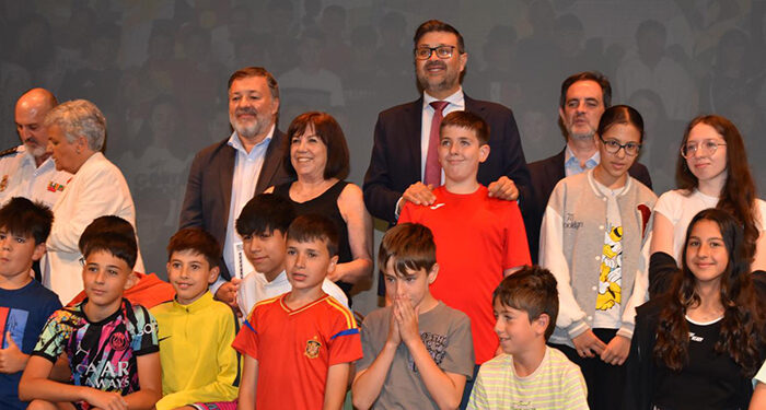 Más de 35.000 docentes han participado en las formaciones relacionadas con ciberseguridad promovidas por el Gobierno regional 1 Más de 35.000 docentes han participado en las formaciones relacionadas con ciberseguridad promovidas por el Gobierno regional