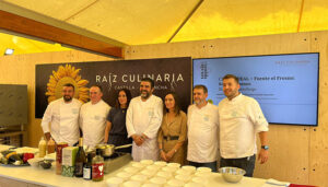 Nacho Padín, del restaurante Fardel, muestra la gastronomía y los productos de Guadalajara en Tast a la Rambla en Barcelona