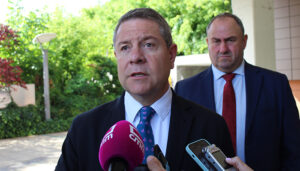 Page reconoce el “orgullo regional” de “poder servir a un propósito nacional” solidario acogiendo a niños enfermos de Gaza