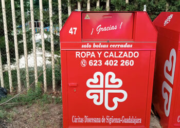Reciclamoda coloca tres nuevos contenedores de recogida de ropa en municipios del Corredor del Henares