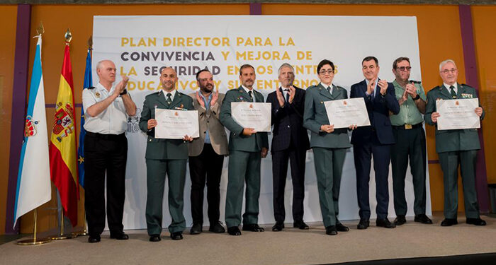 Reconocido por el Ministerio del Interior un agente tutor del Plan Director para la Convivencia y la Mejora de la Seguridad en los Centros Educativos de Guadalajara 1 Reconocido por el Ministerio del Interio un agente tutor del Plan Director para la Convivencia y la Mejora de la Seguridad en los Centros Educativos de Guadalajara