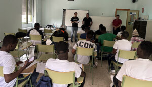 Una veintena de alumnos se forman en la Escuela de Pastores de Cuenca en el manejo del ganado para incorporarse a explotaciones