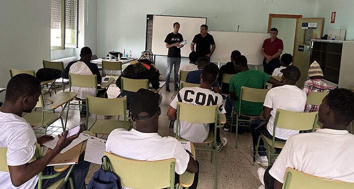 Una veintena de alumnos se forman en la Escuela de Pastores de Cuenca en el manejo del ganado para incorporarse a explotaciones