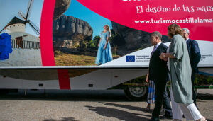 Castilla-La Mancha pone rumbo promocional a los principales destinos de costa con una oficina móvil para llegar a más de 500.000 personas