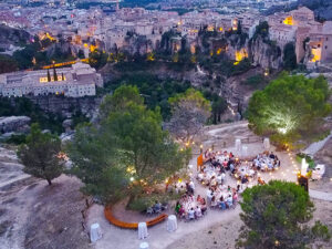 Cerca de cien comensales participan en la cena emblemática del Mirador de Miguel Ángel Troitiño