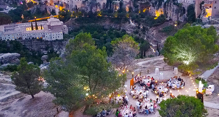 Cerca de cien comensales participan en la cena emblemática del Mirador de Miguel Ángel Troitiño