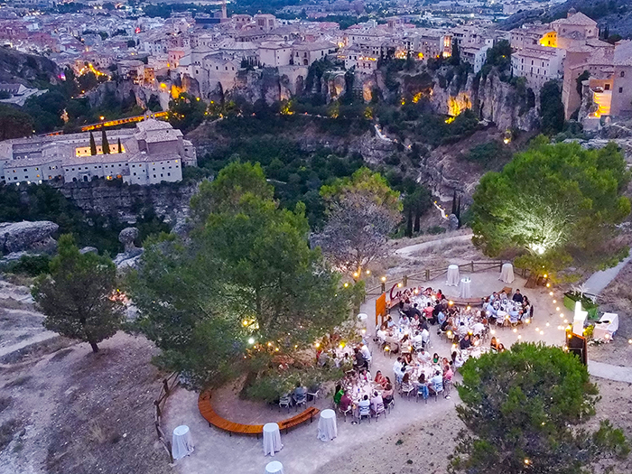 Cerca de cien comensales participan en la cena emblemática del Mirador de Miguel Ángel Troitiño