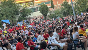 Cerca de mil conquenses siguieron la semifinal de la Eurocopa en la pantalla gigante del parque de Santa Ana