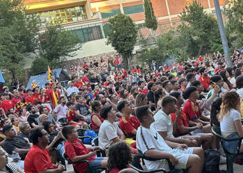 Cerca de mil conquenses siguieron la semifinal de la Eurocopa en la pantalla gigante del parque de Santa Ana