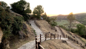 Cuevas de Velasco vuelve a abrir las puertas de sus antiguas cuevas del vino a vecinos y visitantes