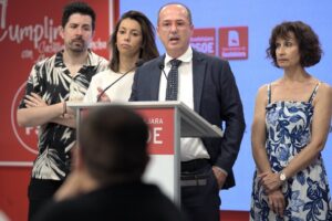 El PSOE pide a Guarinos que rompa su acuerdo político con Vox en favor de la convivencia, la tolerancia y los derechos humanos