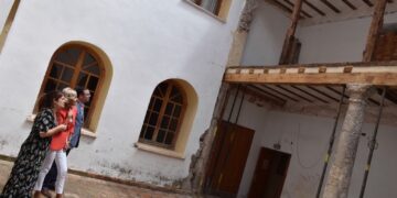 La Junta y el Ayuntamiento de Cañete inician la restauración del antiguo patio del Ayuntamiento