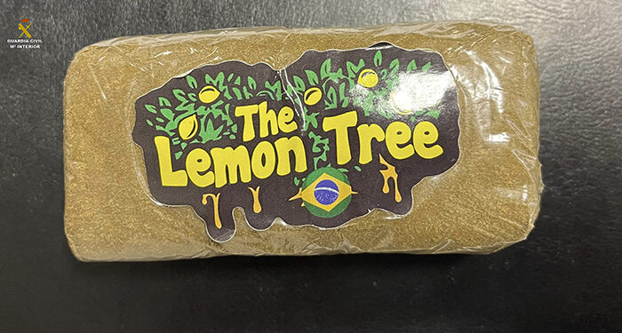 Detenido en Alcolea del Pinar con una tableta de 100 gramos de hachís en el interior de la palanca de cambios del coche 1 Detenido en Alcolea del Pinar con una tableta de 100 gramos de hachís en el interior de la palanca de cambiosdel coche