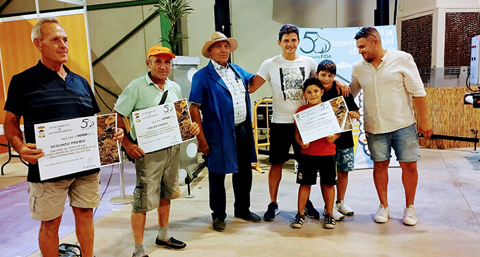 Domingo Guijarro arrasa en el Concurso de corte de ajo en Las Pedroñeras al lograr una cantidad de casi 60 kilogramos en sólo veinte minutos