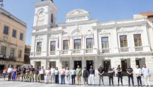 El Ayuntamiento de Guadalajara guarda un minuto de silencio para condenar los últimos casos de violencia de género