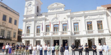 El Ayuntamiento de Guadalajara guarda un minuto de silencio para condenar los últimos casos de violencia de género