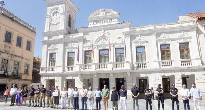 El Ayuntamiento de Guadalajara guarda un minuto de silencio para condenar los últimos casos de violencia de género