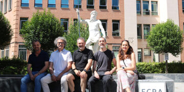 El Ayuntamiento de Guadalajara realiza una limpieza y restauración de la escultura de Neptuno de la Plaza del Jardinillo