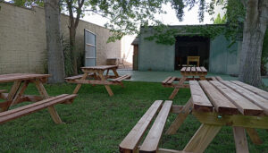 El Ayuntamiento de Villanueva de la Torre pone a disposición de sus vecinos la zona de barbacoa de la piscina municipal para su reserva