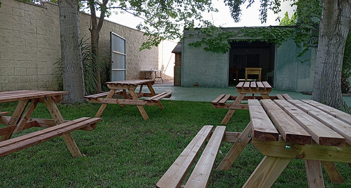 El Ayuntamiento de Villanueva de la Torre pone a disposición de sus vecinos la zona de barbacoa de la piscina municipal para su reserva