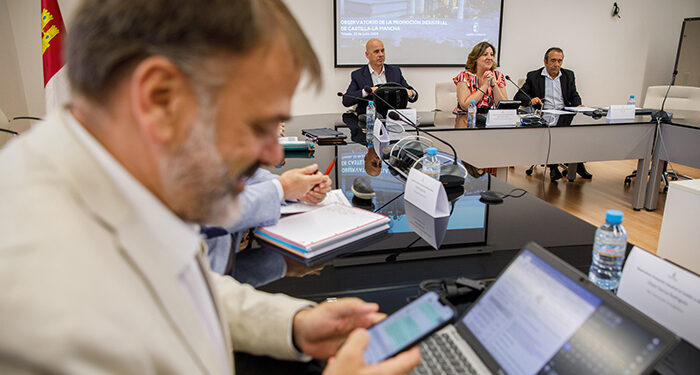 El Observatorio de Promoción Industrial crea tres grupos de trabajo específicos dirigidos a los retos futuros, la reindustrialización y el talento