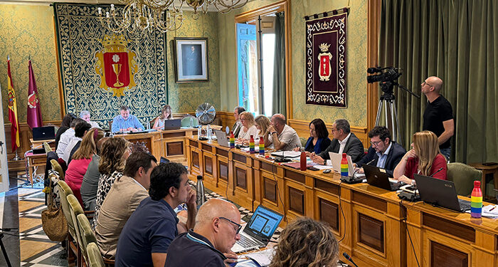 El Pleno del Ayuntamiento de Cuenca aprueba un paquete de actuaciones de dos millones que incluye las áreas infantiles y la Ronda Oeste, y un nuevo Plan de Mantenimiento Urbano de 1,2 millones 1 El Pleno del Ayuntamiento de Cuenca aprueba un paquete de actuaciones de dos millones que incluye las áreas infantiles y la Ronda Oeste