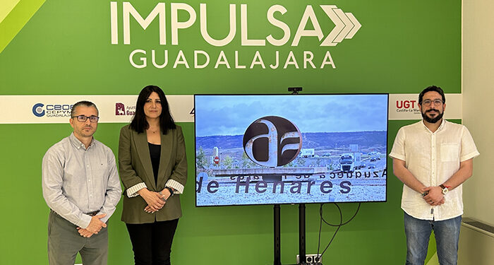 El alcalde de Azuqueca de Henares, Miguel Óscar Aparicio visita la oficina Impulsa Guadalajara