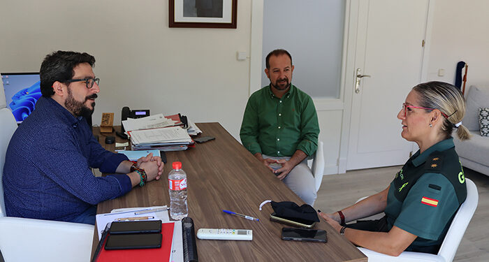 El alcalde de Azuqueca se reúne con la Jefa de la Comandancia de la Guardia Civil en Guadalajara para tratar la seguridad en el municipio 1 El alcalde de Azuqueca se reúne con la Jefa de la Comandancia de la Guardia Civil en Guadalajara para tratar la seguridad en el municipio