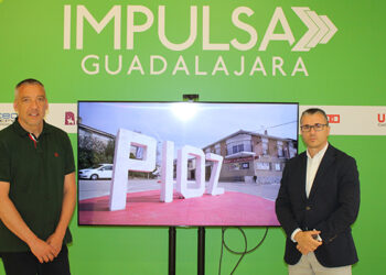 El alcalde de Pioz destaca los atractivos turísticos y empresariales del municipio durante su visita a las oficinas de Impulsa Guadalajara