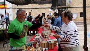 El mercado del libro de segunda mano cumple diez años en Fuentenovilla