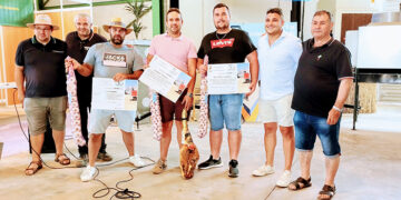 Francisco Antonio Romero demuestra su destreza con el volante al ganar el Concurso de habilidad con tractor y remolque en Las Pedroñeras