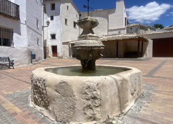 Fuente con pilón octogonal de 1775. Gascueña, 140 habitantes.