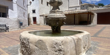Fuente con pilón octogonal de 1775. Gascueña, 140 habitantes.
