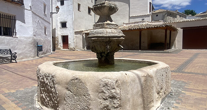 La dignidad del patrimonio en la despoblación 1 Fuente con pilón octogonal de 1775. Gascueña, 140 habitantes.