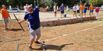 Gran nivel en los juegos tradicionales en Motilla del Palancar donde destaca la petanca con una participación de once parejas