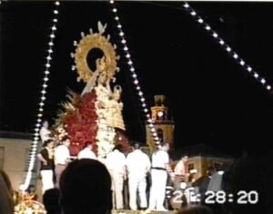Imagen antigua ofrenda con Virgen en plaza de la Constitucion Fotografia archivo familiar cedida al Ayuntamiento