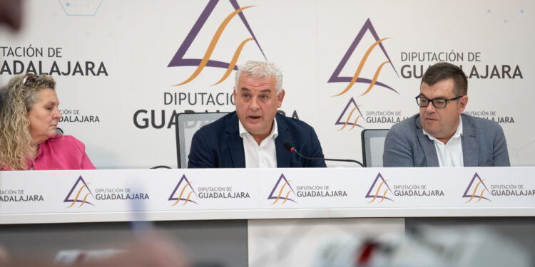 La Diputación de Guadalajara creará un Centro de Innovación Territorial y promoción de las Denominaciones de Origen 1 JLVega y los viceptes Susana Alcalde y David Pardo
