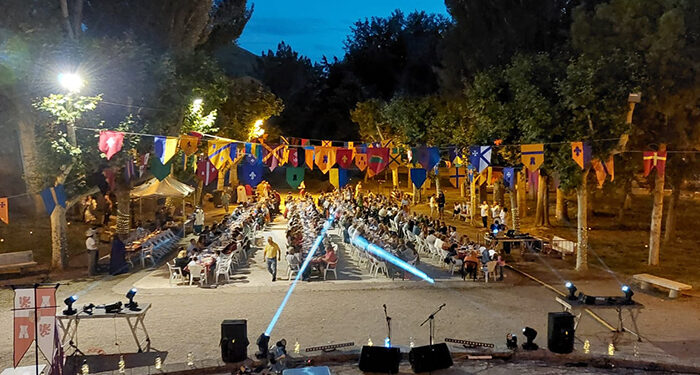 Jadraque disfruta de una musical cena medieval de San Juan