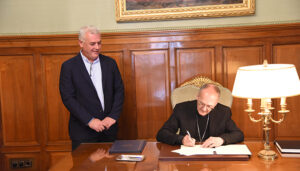 José Luis Vega y monseñor Ruiz Martorell firman tres convenios de colaboración entre Diputación y Obispado