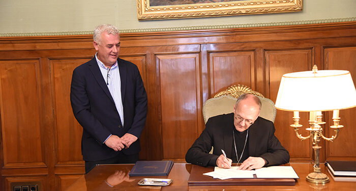 José Luis Vega y monseñor Ruiz Martorell firman tres convenios de colaboración entre Diputación y Obispado
