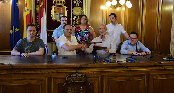 La Diputación de Cuenca y ADOCU renuevan su alianza con la firma del convenio por 40.000 euros para fomentar la inclusión laboral