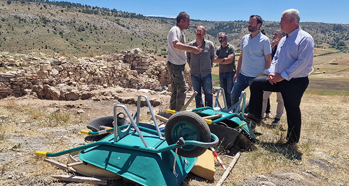 La Diputación de Guadalajara ha invertido 50.000 euros en el yacimiento Castil de Griegos de Checa desde que Vega es presidente 1 La Diputación de Guadalajara ha invertido 50.000 euros en el yacimiento Castil de Griegos de Checa desde que Vega es presidente