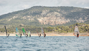 La Diputación de Guadalajara sigue apostando por la Escuela de Vela de Alocén para el fomento del deporte entre la juventud 