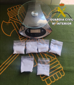 La Guardia Civil de Cuenca detiene a tres personas de nacionalidad china por tráfico de drogas en la A-3
